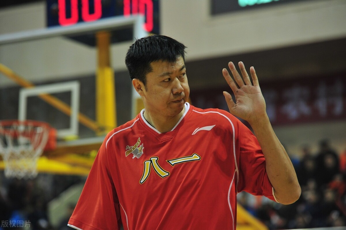 盘点cba历史十大中锋,cba总决赛姚明51分21篮板