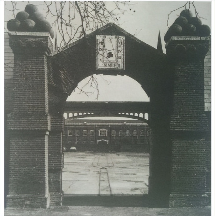 “转移兵工厂”｜百年足球俱乐部产业振兴带动区域升级的城市更新