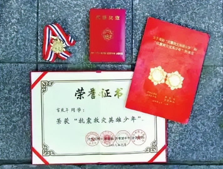 汶川地震女英雄雷楚年出狱,汶川地震15年前救的女孩