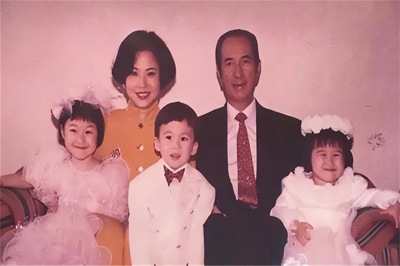 儿女死的死疯的疯,身为澳门第一美人的她,嫁给赌王是一生的错?