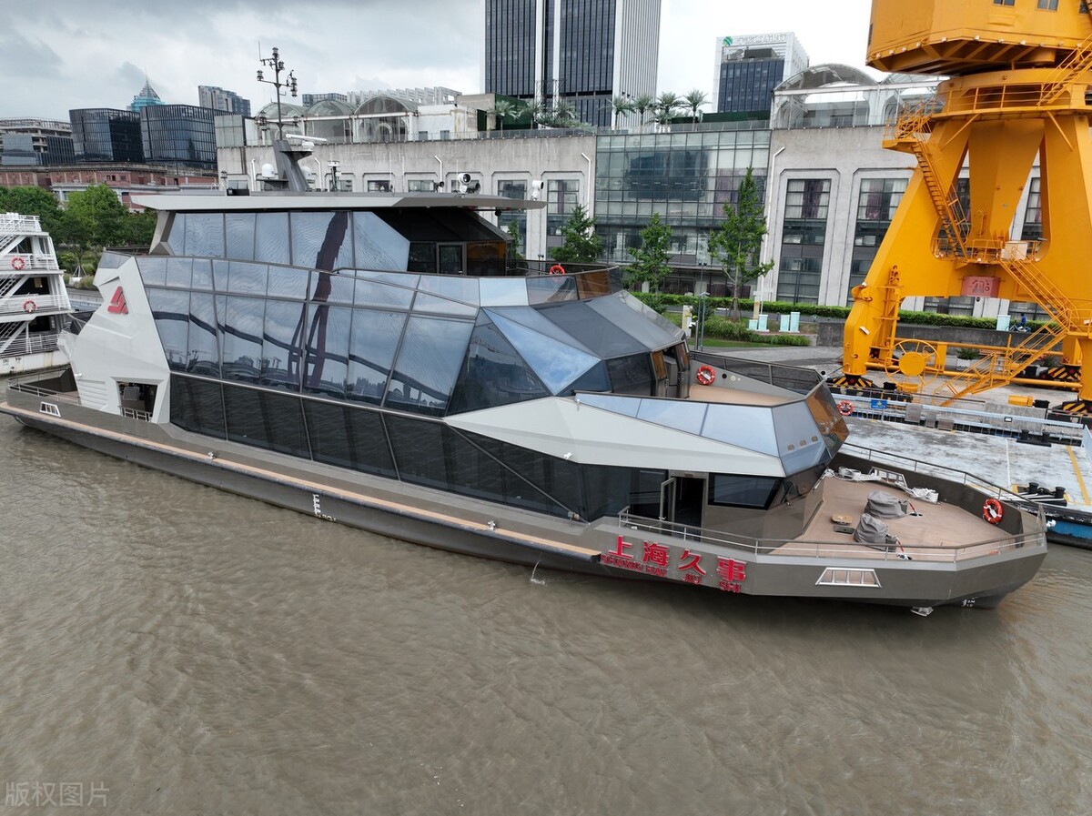 豪华游艇租赁服务,享受阳光沙滩海浪享受生活