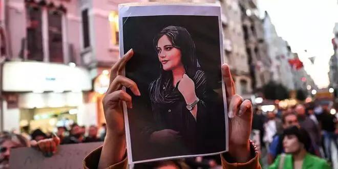 为什么伊朗不让女性看球,伊朗为什么不允许女性看球