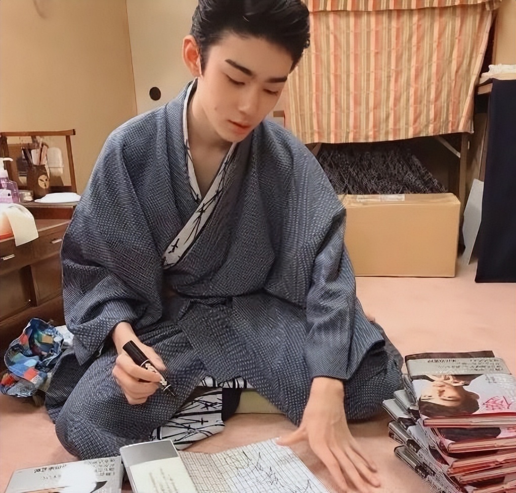 日本从小帅到大的男生藤间斋,藤间斋到底有多可爱