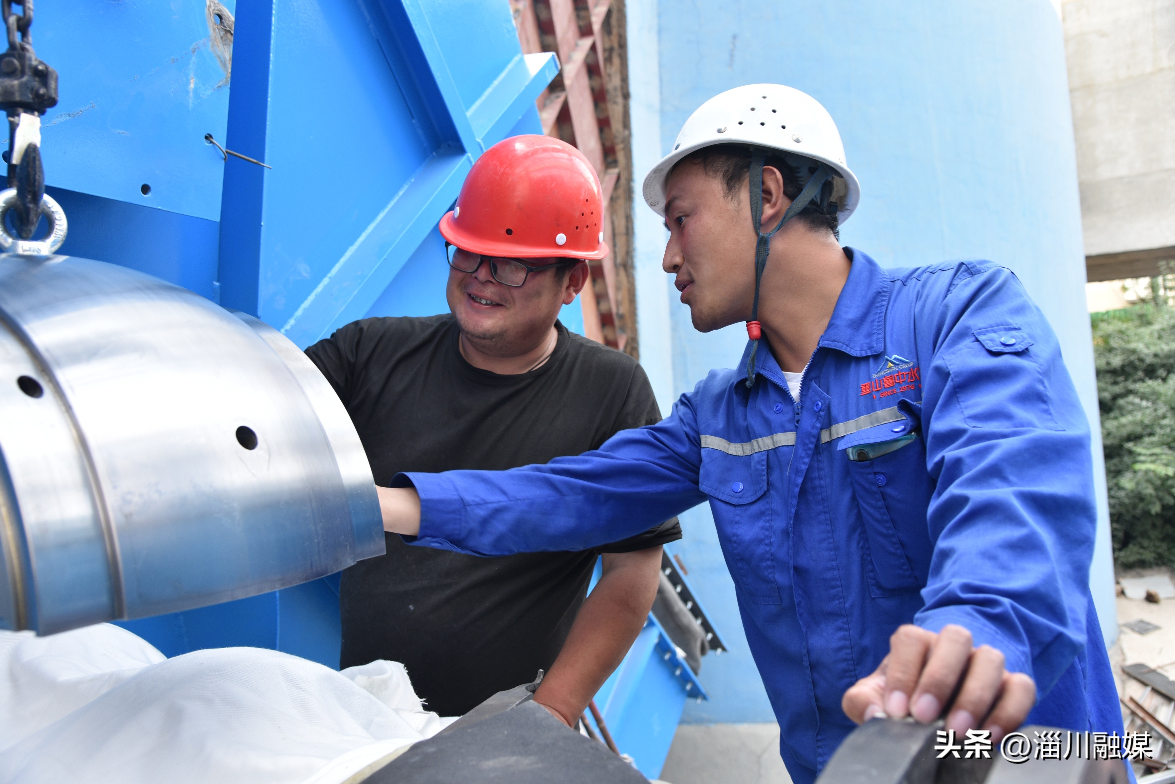 喜迎*党**的二十大｜|穿梭在技改一线的“闪电侠”——记山东重山集团鲁中水泥生产技术部咸金桥