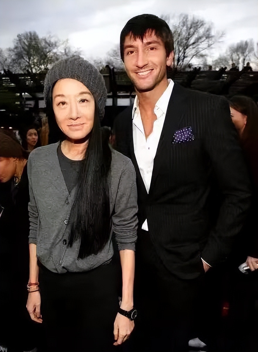 34岁奥运冠军和70岁富婆相恋,35岁奥运冠军恋上70岁富翁