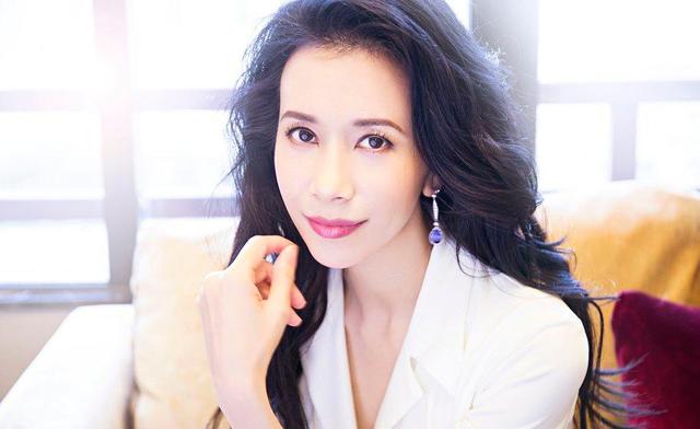 港台女星莫文蔚,朱茵莫文蔚分手了吗