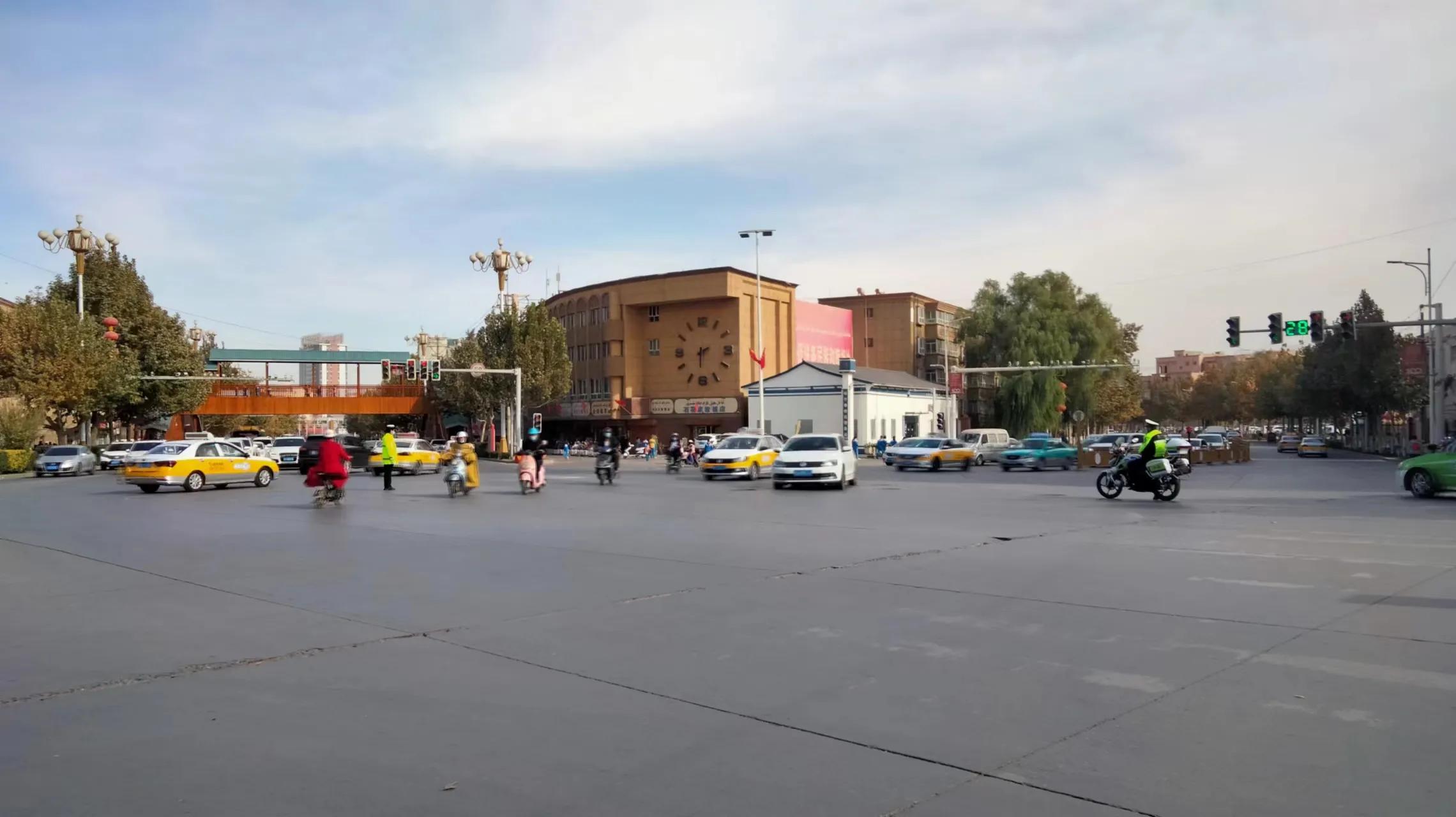 遇到在路上旅行,一个月也能赚一万块左右的小敏(124)