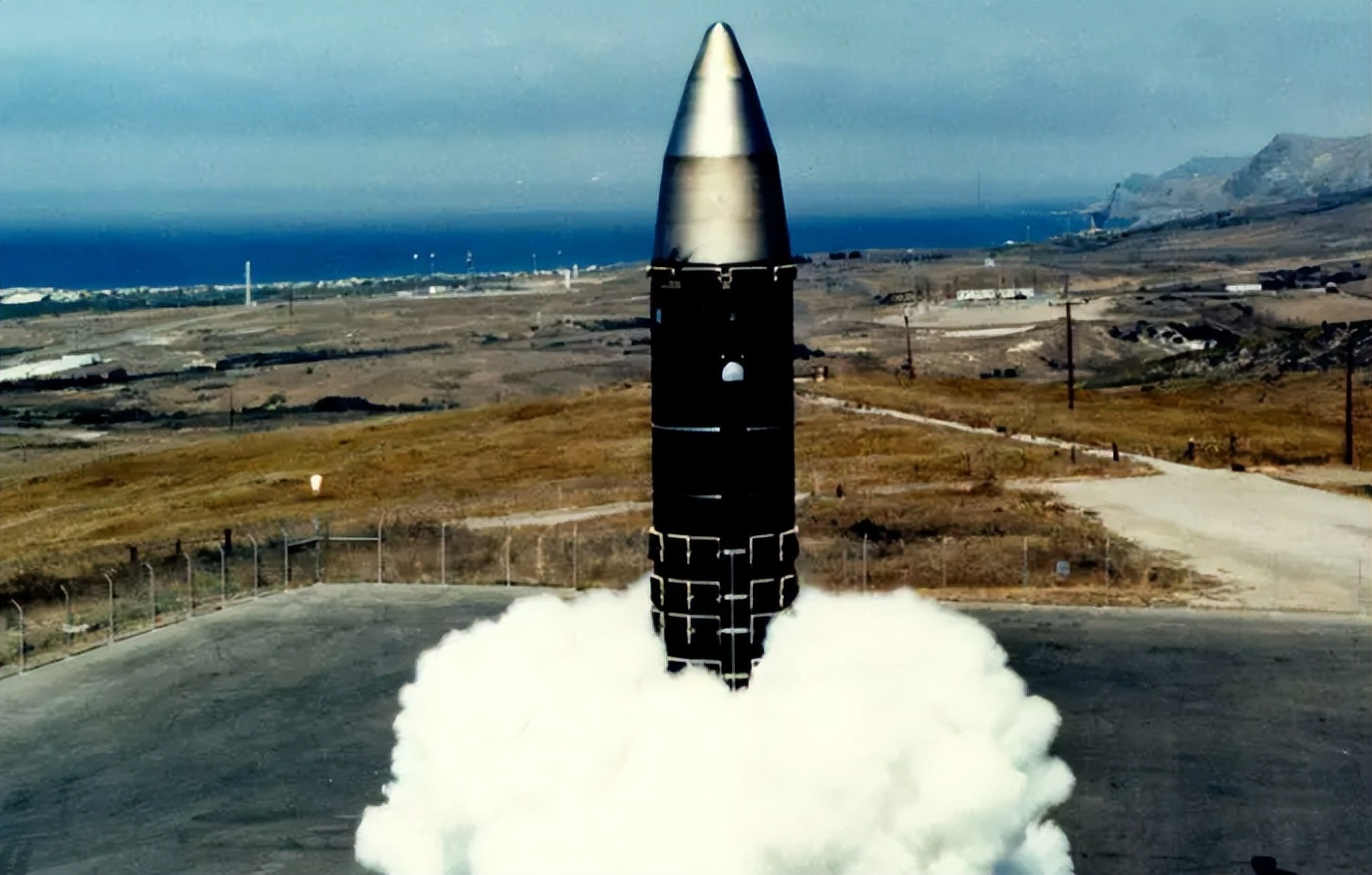 连核导弹都敢出售？若开战可覆盖半个地球，美俄警告敢买就制裁