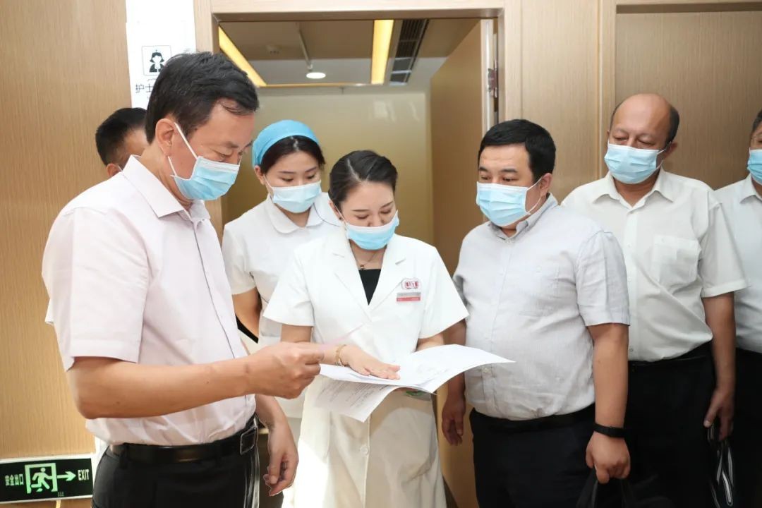 倍感荣幸倍受鼓舞,倍感荣幸备受激励