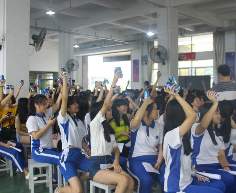 高考体检要“全*光脱**”？身高不到1米5不能考试？学生难以接受