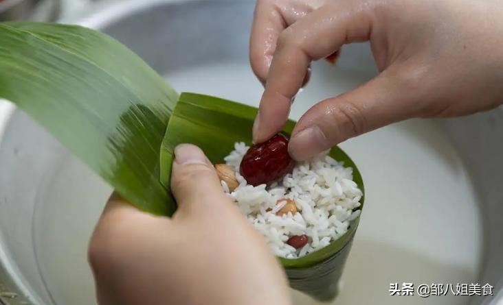 粽子叶怎么处理煮熟还是绿色,粽子叶处理