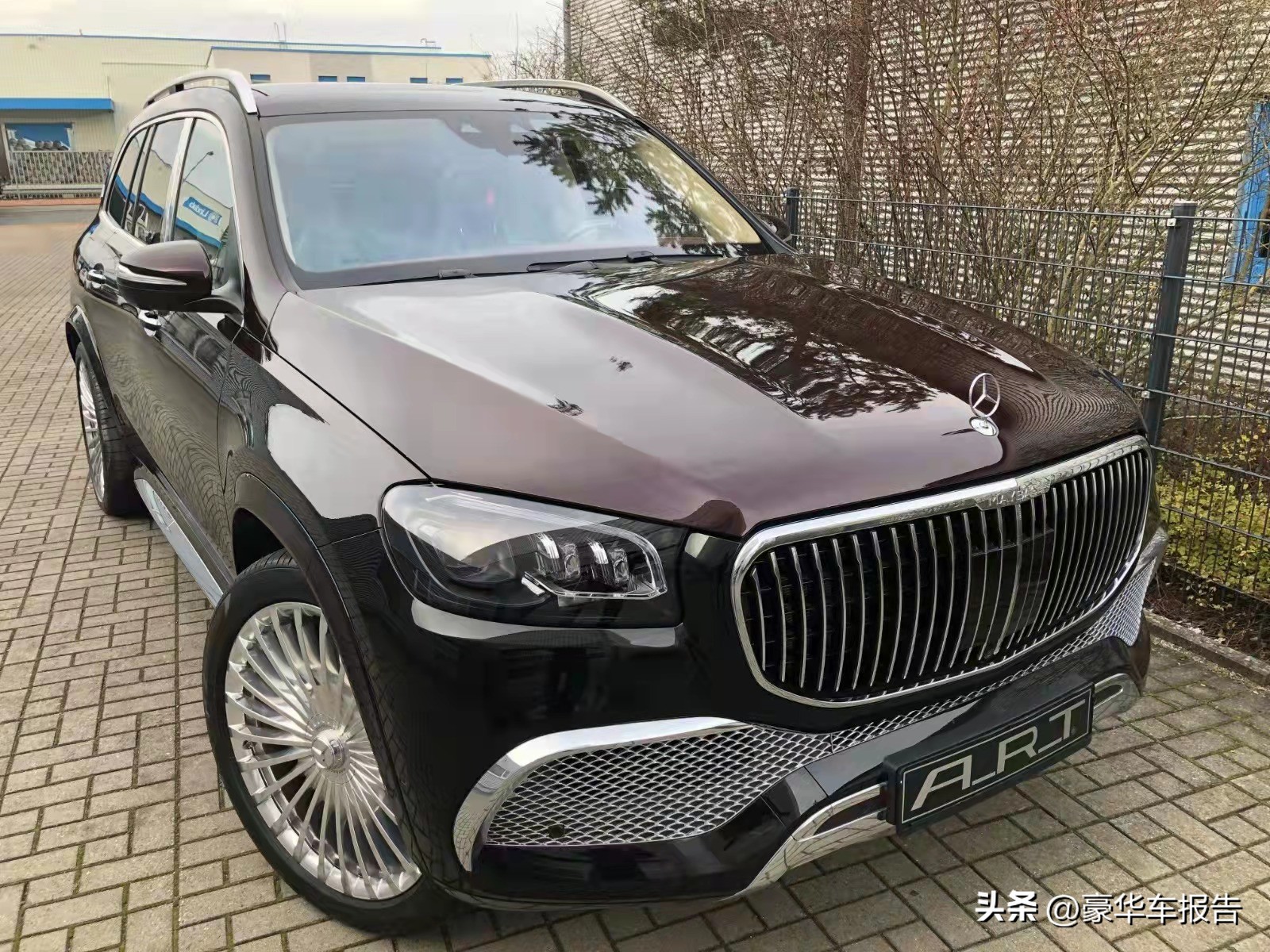 奔驰gls600迈巴赫2022款4座版,奔驰gls400跟迈巴赫的gls600不同