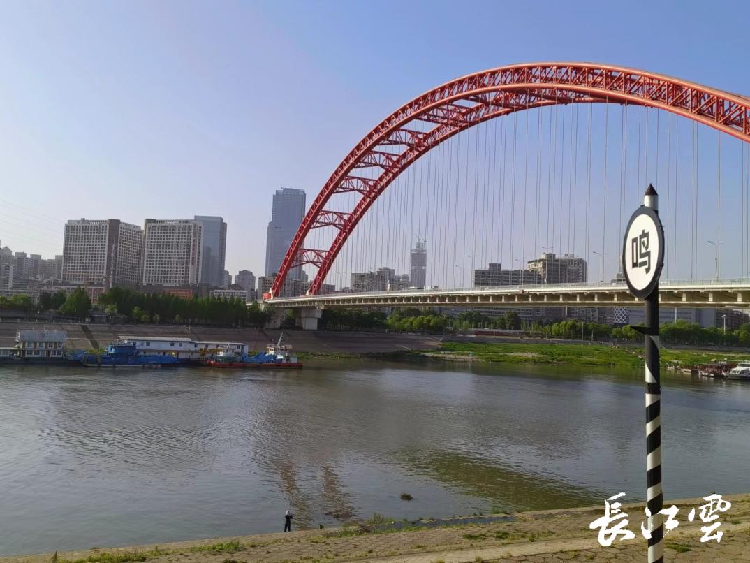 最强评测！我们采访了100位外地游客，“武汉游”能打多少分？