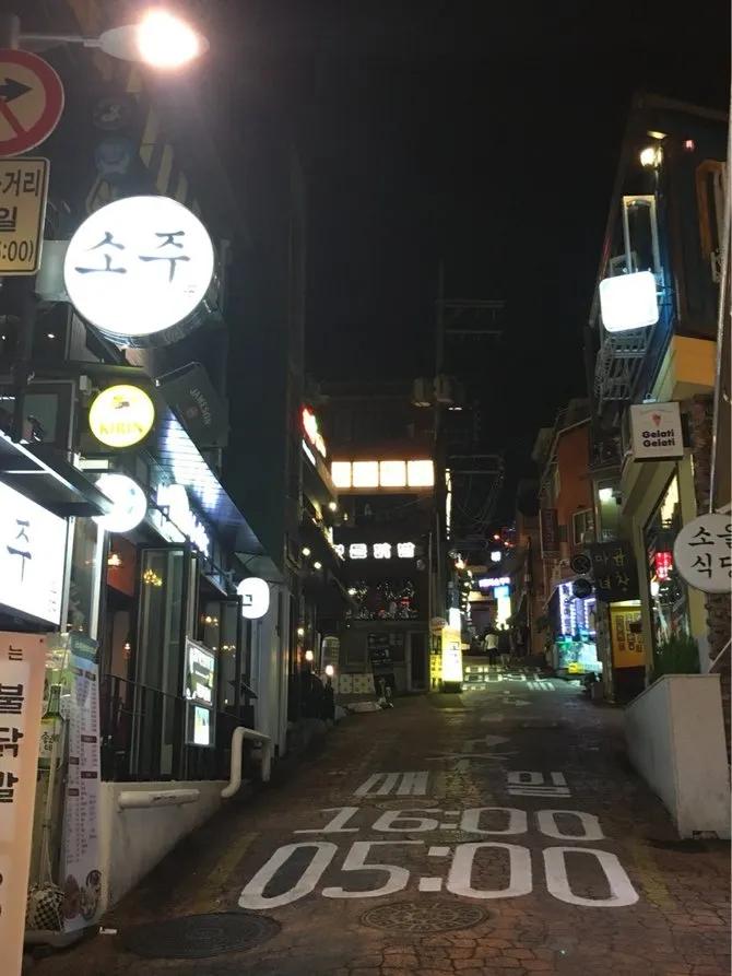 1.4公里的街上挤满了10万人，梨泰院是干嘛的，为啥这么多人