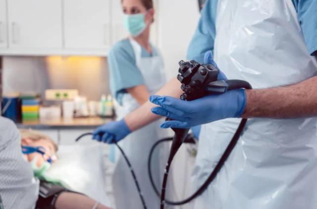 医生不建议做胃镜自己有必要做吗,年轻人胃不舒服需要做胃镜吗