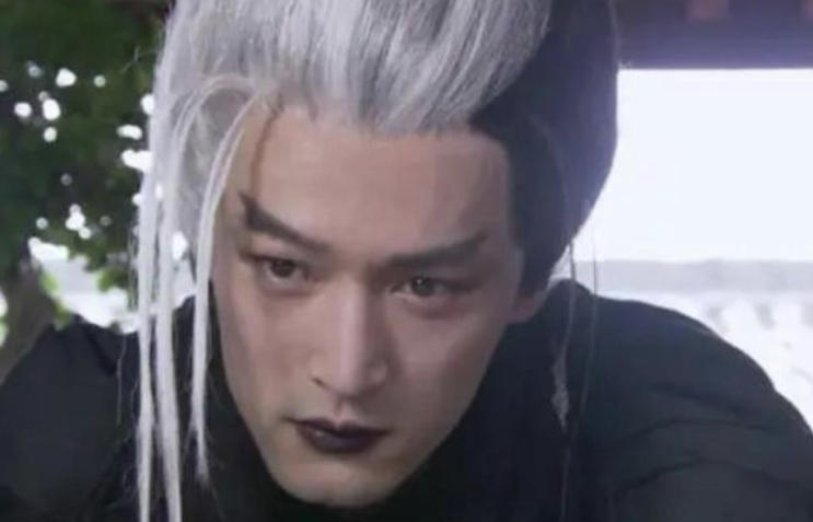 鸡毛穿一身、通天大脑门…国产神话剧的惊人造型，他们全都承包了