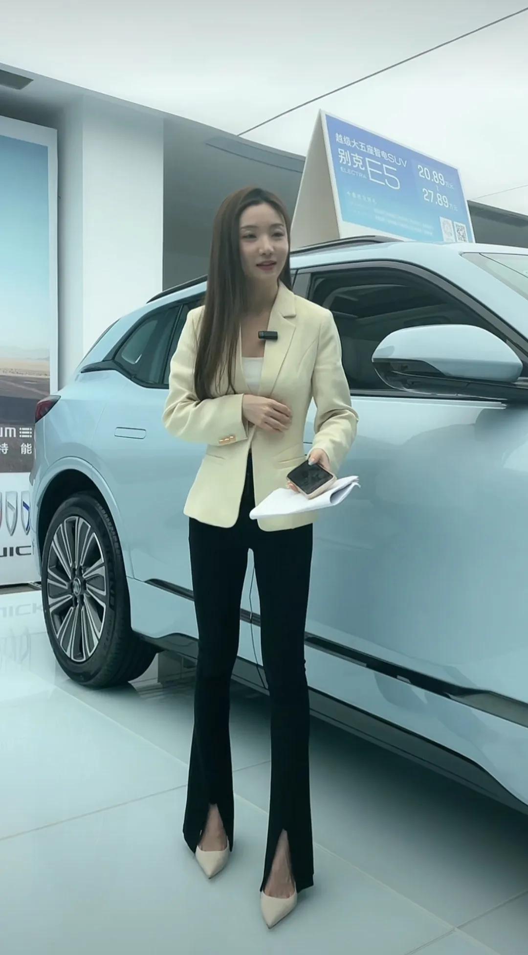 150小个子紧身裤加绒修身,好身材高颜值女人清纯穿搭