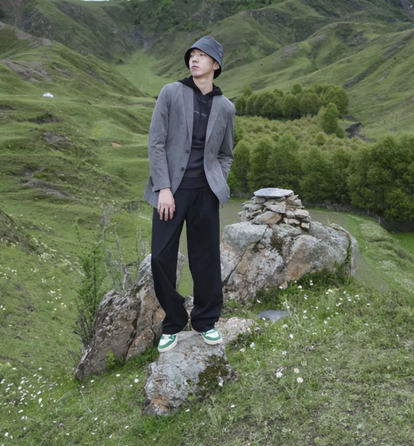 「昆仑胜境」与狼共舞发布2022秋冬系列