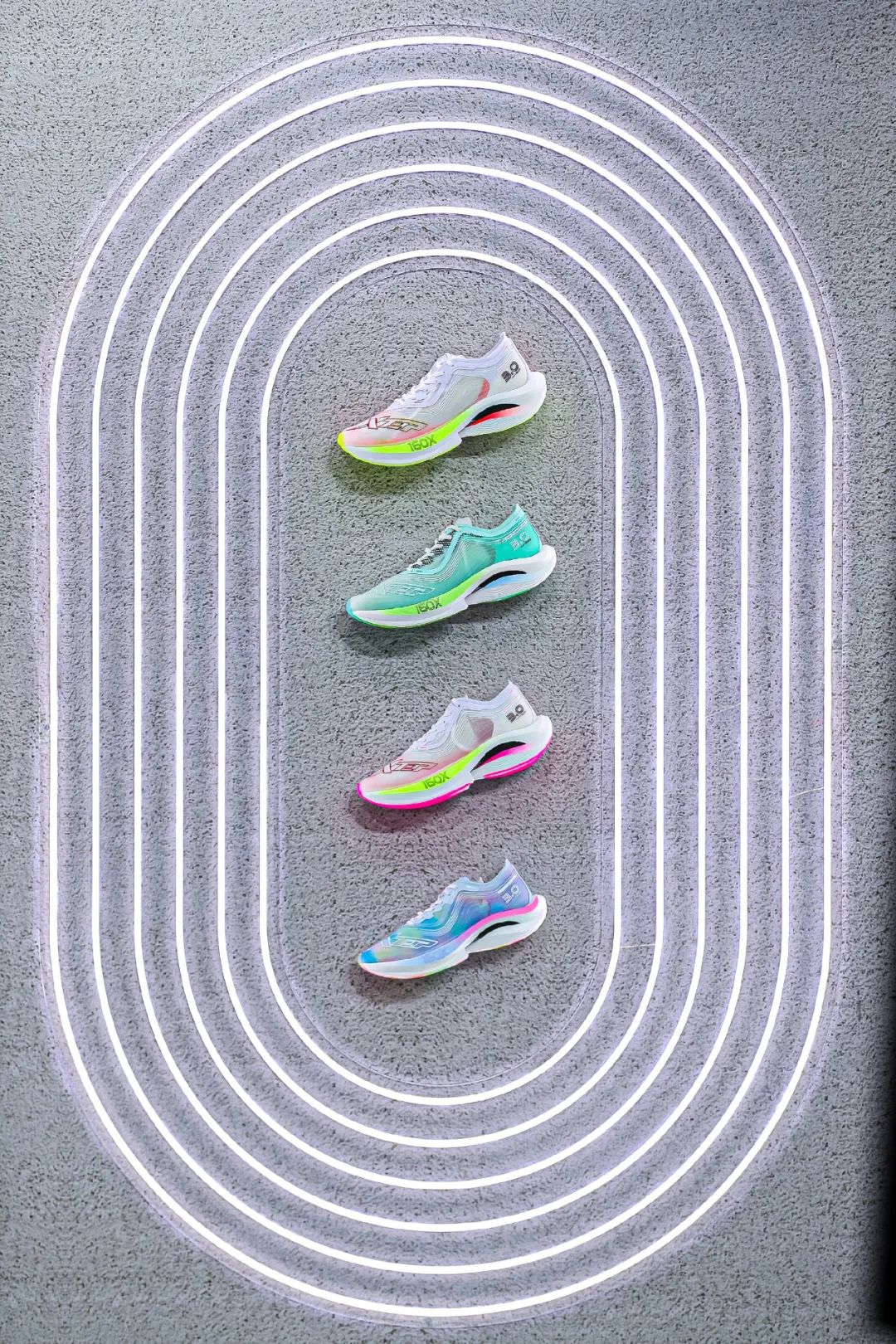 特步发布首款元宇宙数字藏品,特步新一代冠军跑鞋