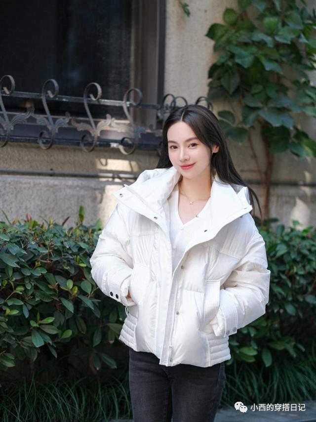 羽绒服如何搭配又时髦又显瘦,90鸭绒羽绒服女款修身显瘦中长款