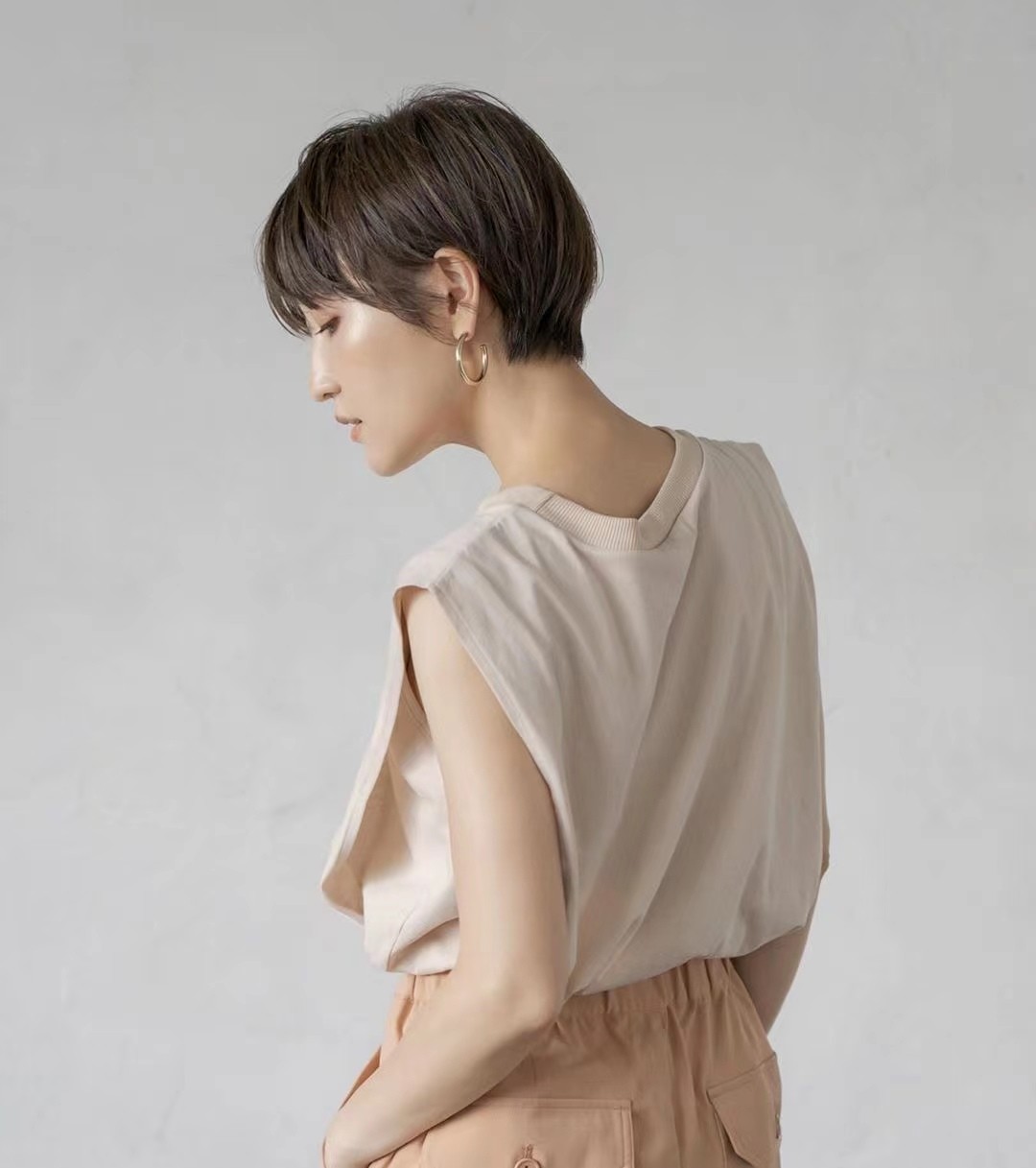 简单易打理的露耳短发型女,最新齐耳短发洋气减龄