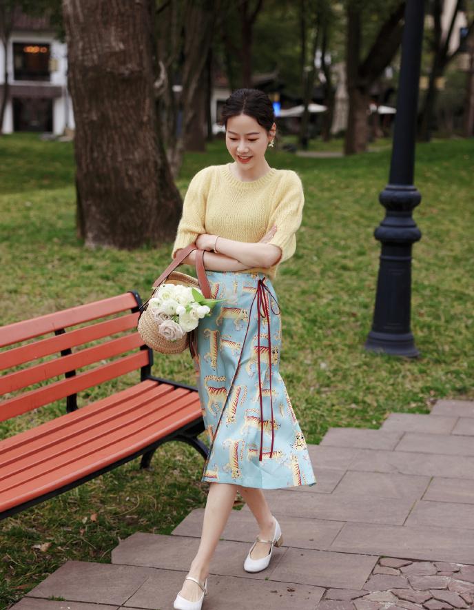 马卡龙灰色配什么颜色好看,高级感配色穿搭马卡龙