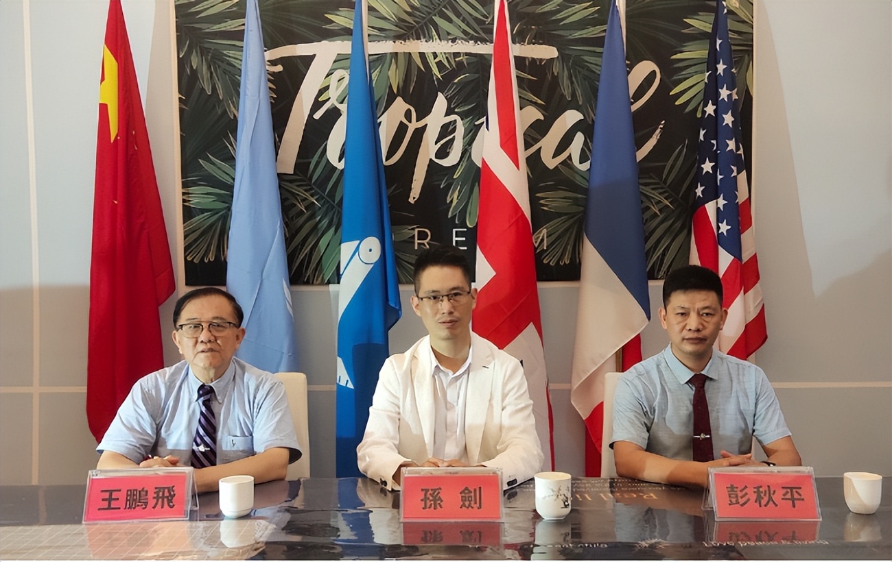 一群人开假银行,假银行被曝光后硬杠银保监局