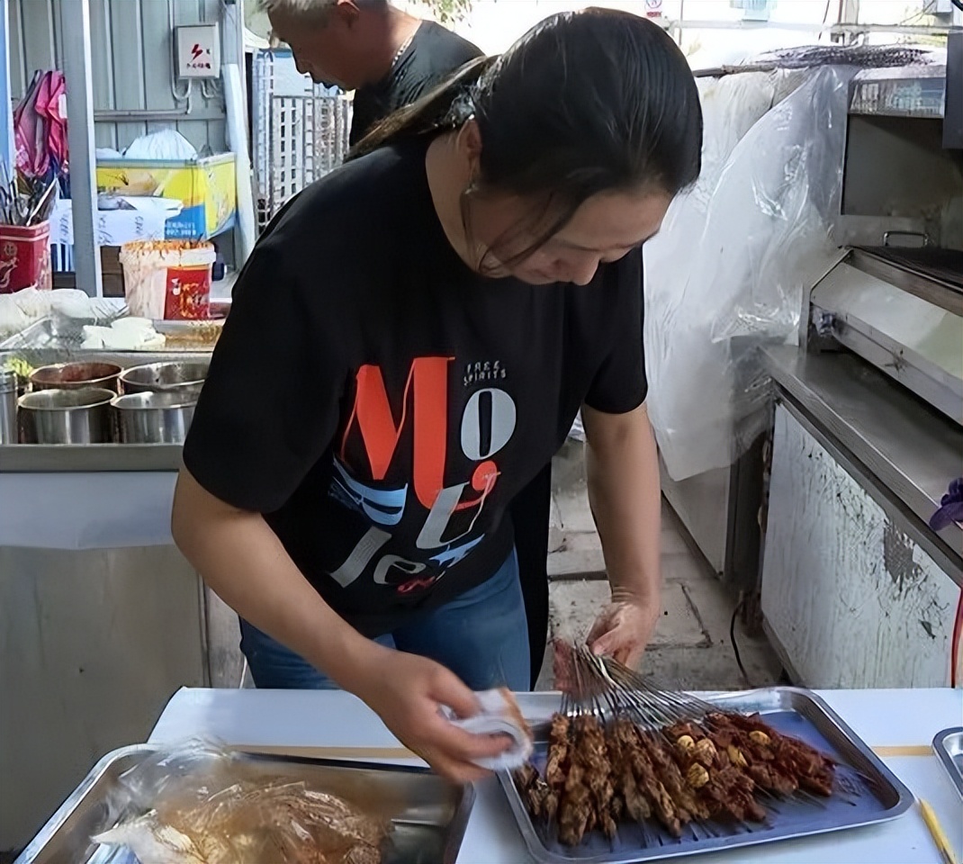 石河子垦区团场：打造美食街带火夜经济