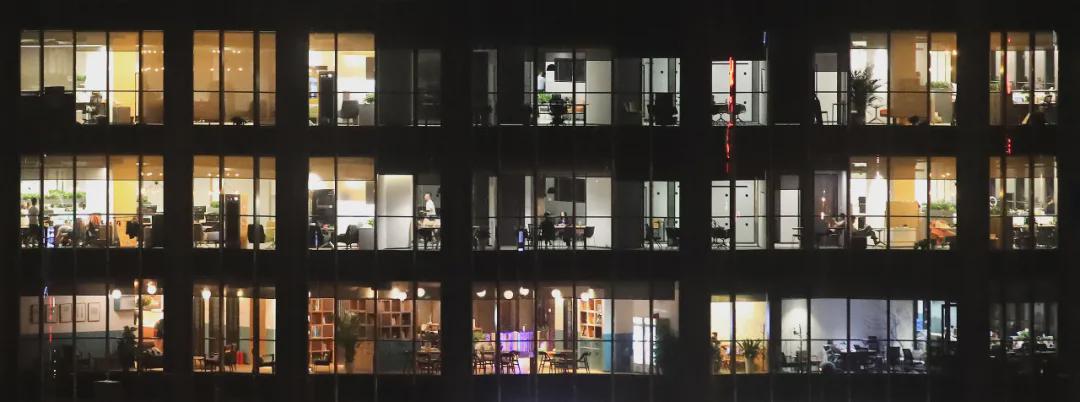 大厂光环背后的审核员：一天审1600条视频，逃不开熬夜