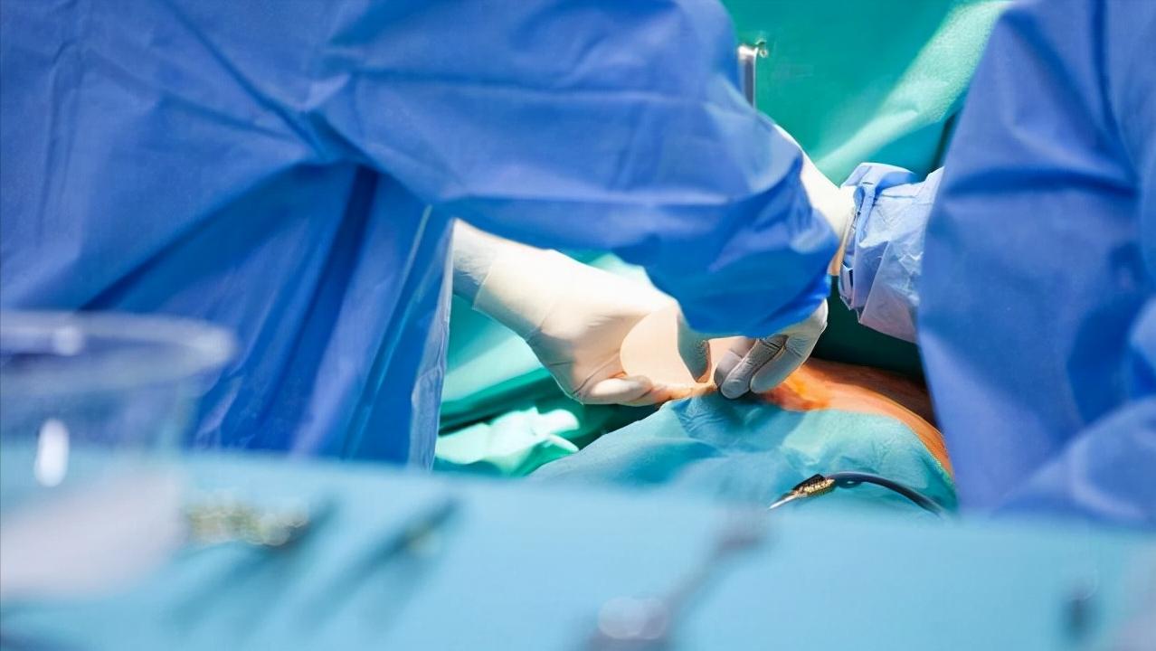 腰椎做了手术还能弯腰吗,腰椎手术能坐轮椅吗