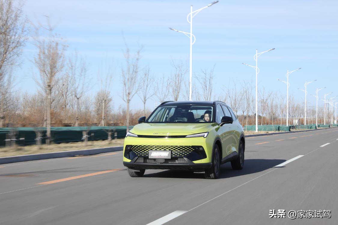 北汽魔方-年轻人的个性科幻座驾