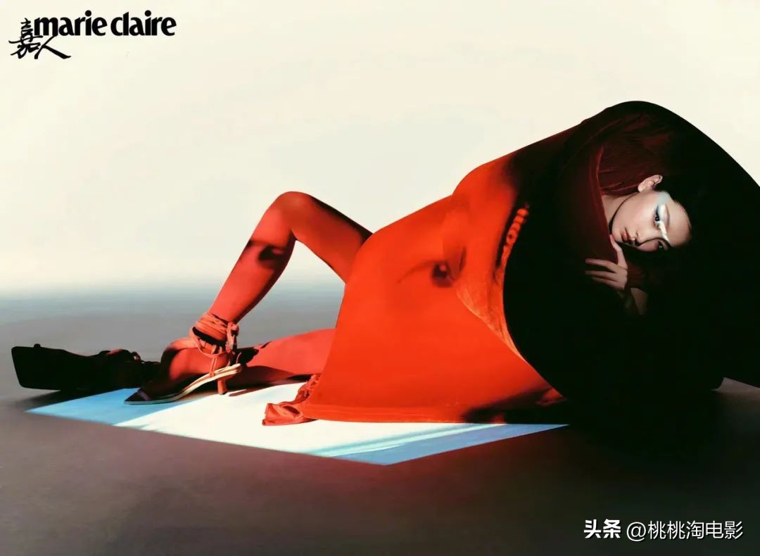 周冬雨嘉人封面生成图片,周冬雨影后图