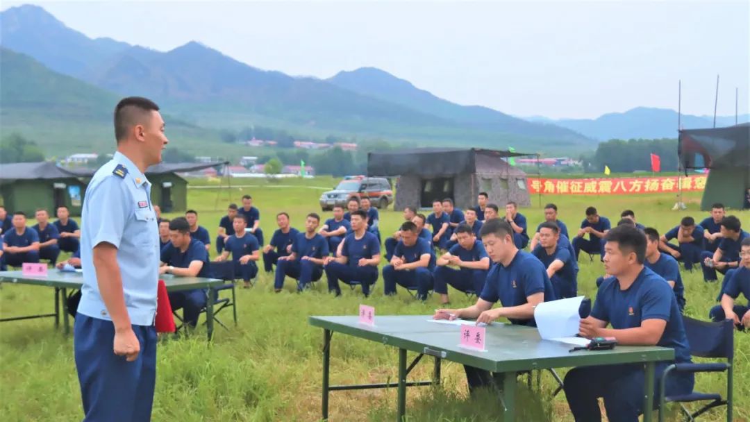野外驻训丨三尺讲台论剑“四会”政治教员比武风起云涌