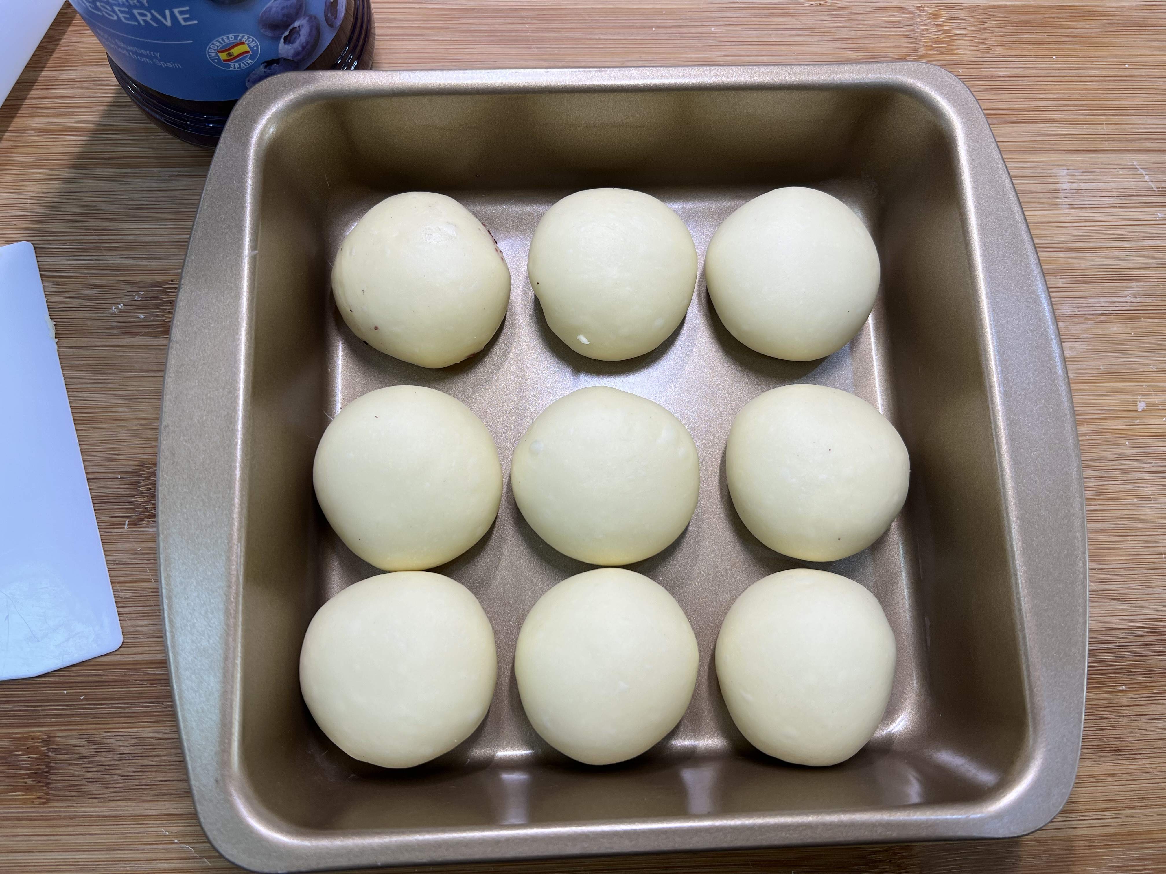 蓝莓果酱面包松软香甜味道好,蓝莓果酱切片面包正宗做法