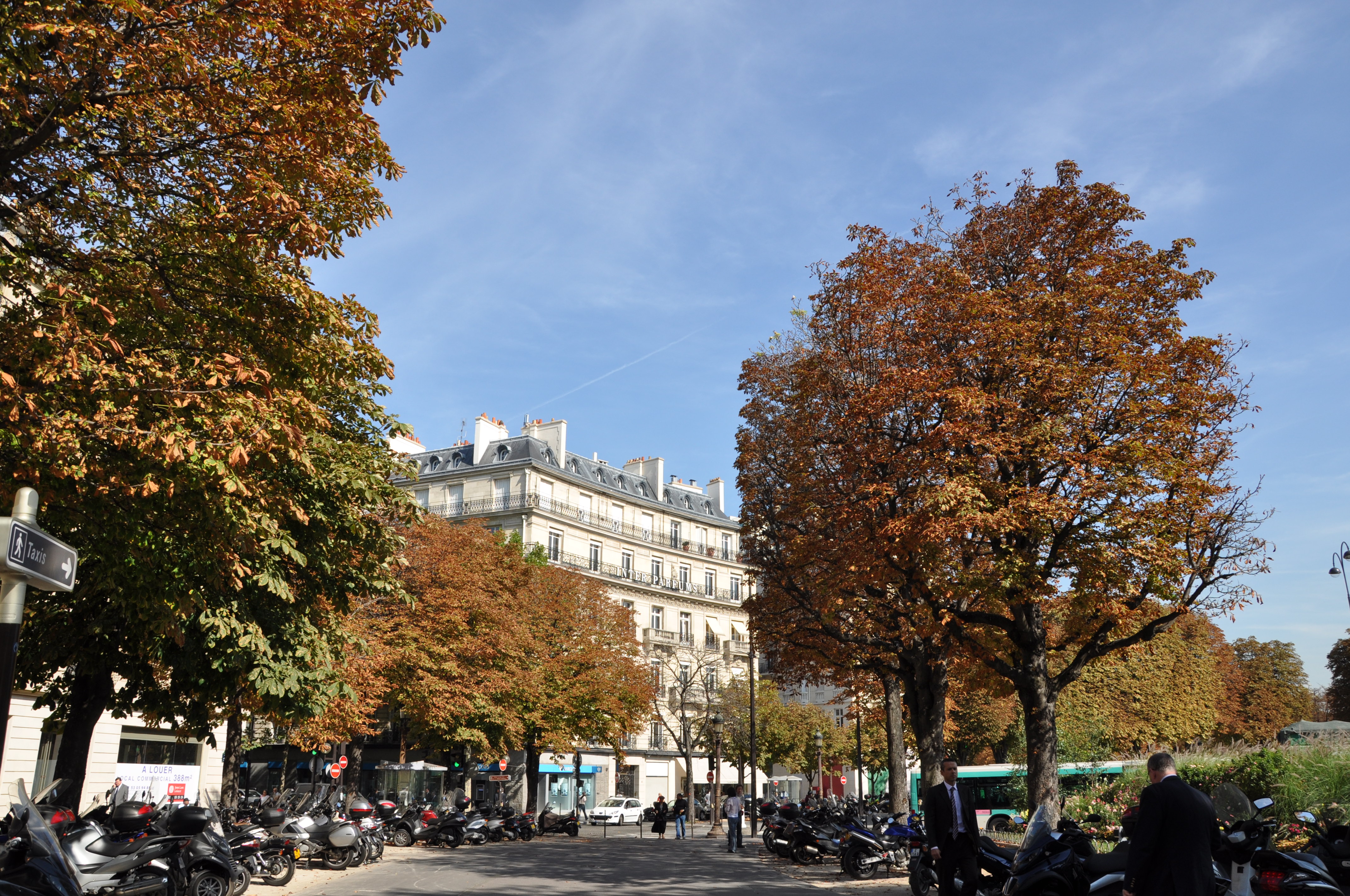 巴黎街头路边摊,在巴黎街头随机拍路人