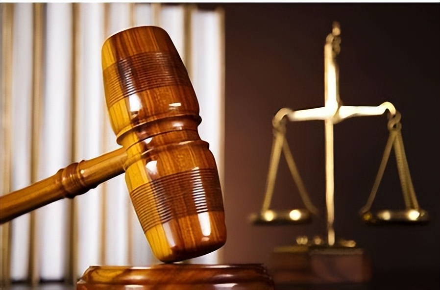 10年邮政局局长驾公车酒后约会女下属,将5名少年撞死,获赔23万