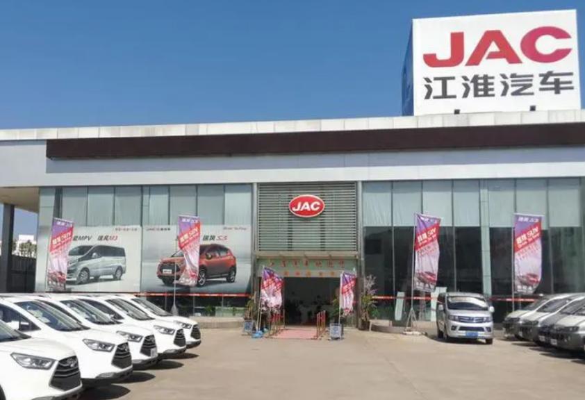 男子新车跑20万公里，成功将车跑报废，4S店：买完车就没有熄过火