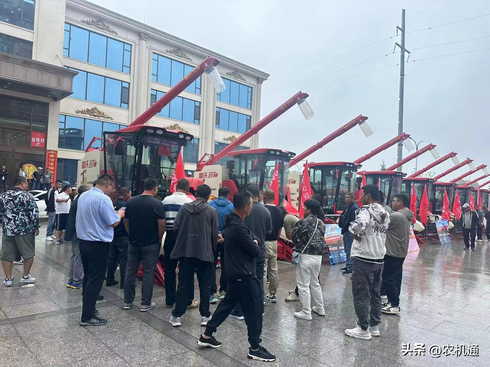 雷沃谷神rg70领航版125马力配置,雷沃谷神领航rg80金刚版收割机