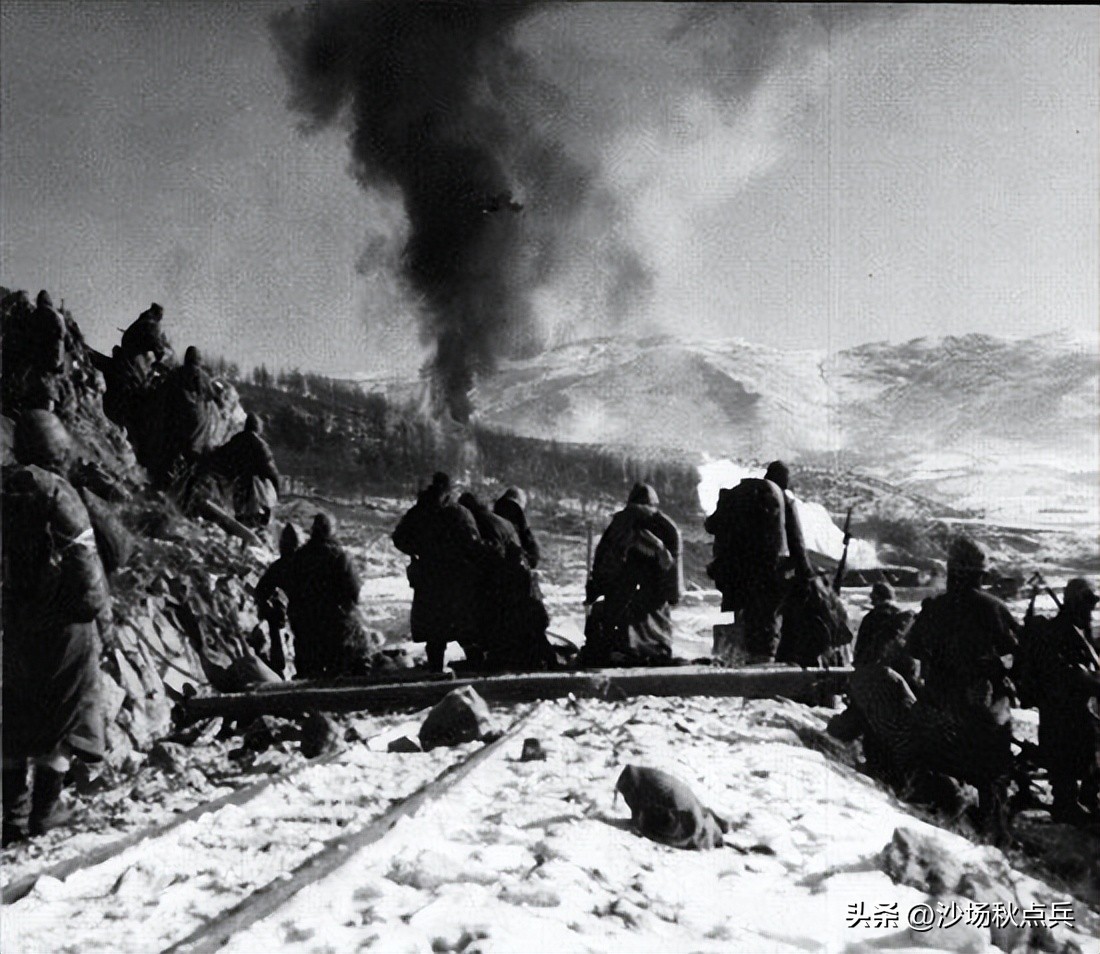 这是夸人还是骂人？跑到美国去吹长津湖，等于到中国来夸男足！