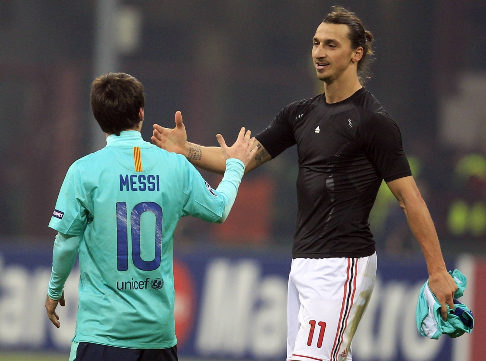 足坛十大叛徒，菲戈背叛巴萨加盟皇马，伊布被称三姓家奴