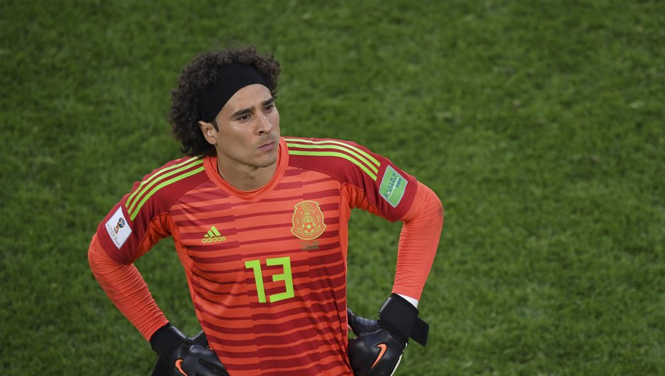 世界杯英雄志：力扑莱万点球再度超神的奥乔亚，曾与球迷感动世界