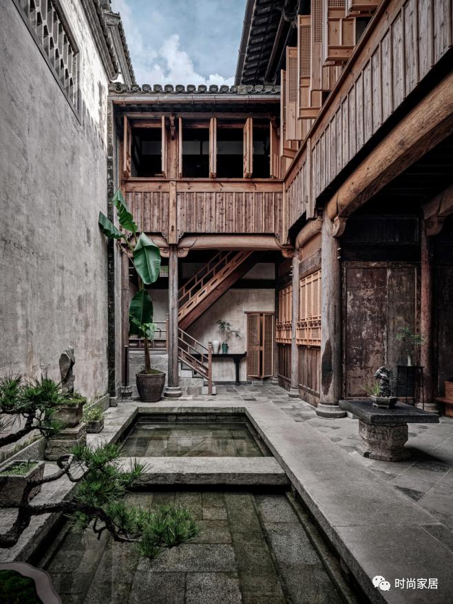 明代老建筑,他买下了一座废弃很久的古宅