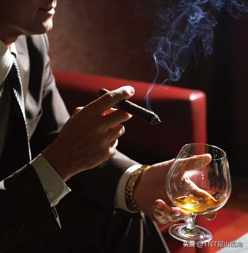 喝红酒醒酒的正确方法,干红酒怎么喝才正确