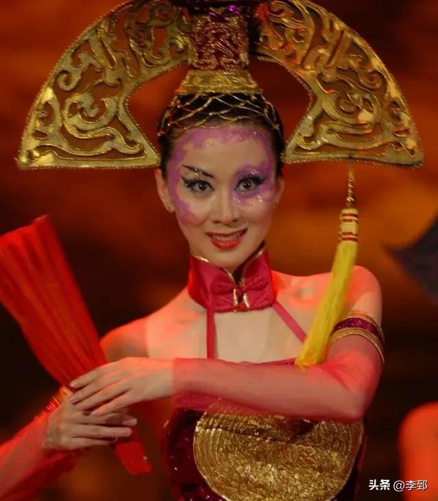 人体模特汤加丽:日搜索10万次,却被父亲嫌弃,被老公抛弃