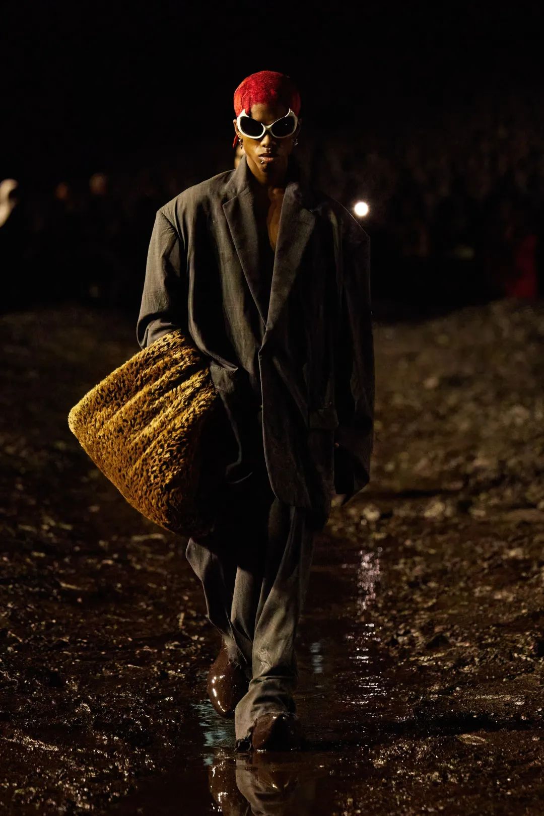 balenciaga泥土秀,balenciaga秀