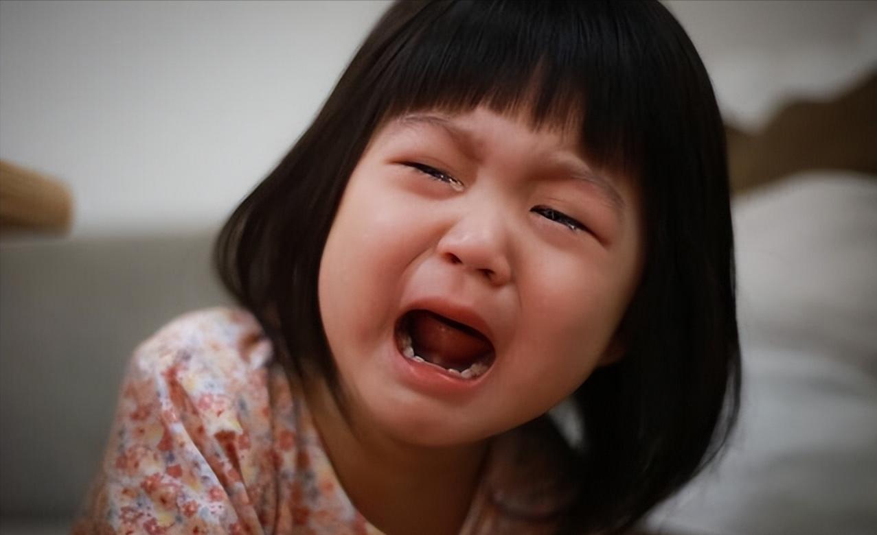 2岁宝宝哭闹一招搞定,宝宝2岁不到脾气倔强怎么办