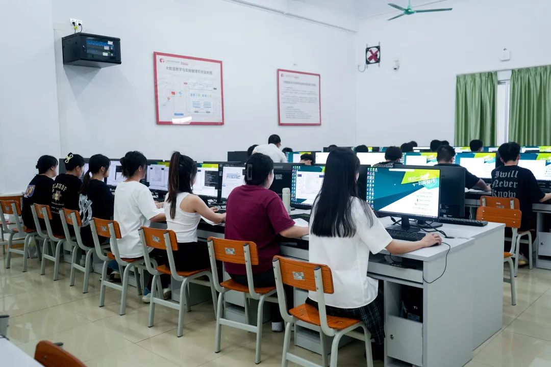 师姐带你飞！解锁这个国家级课程加持的学院有多牛！