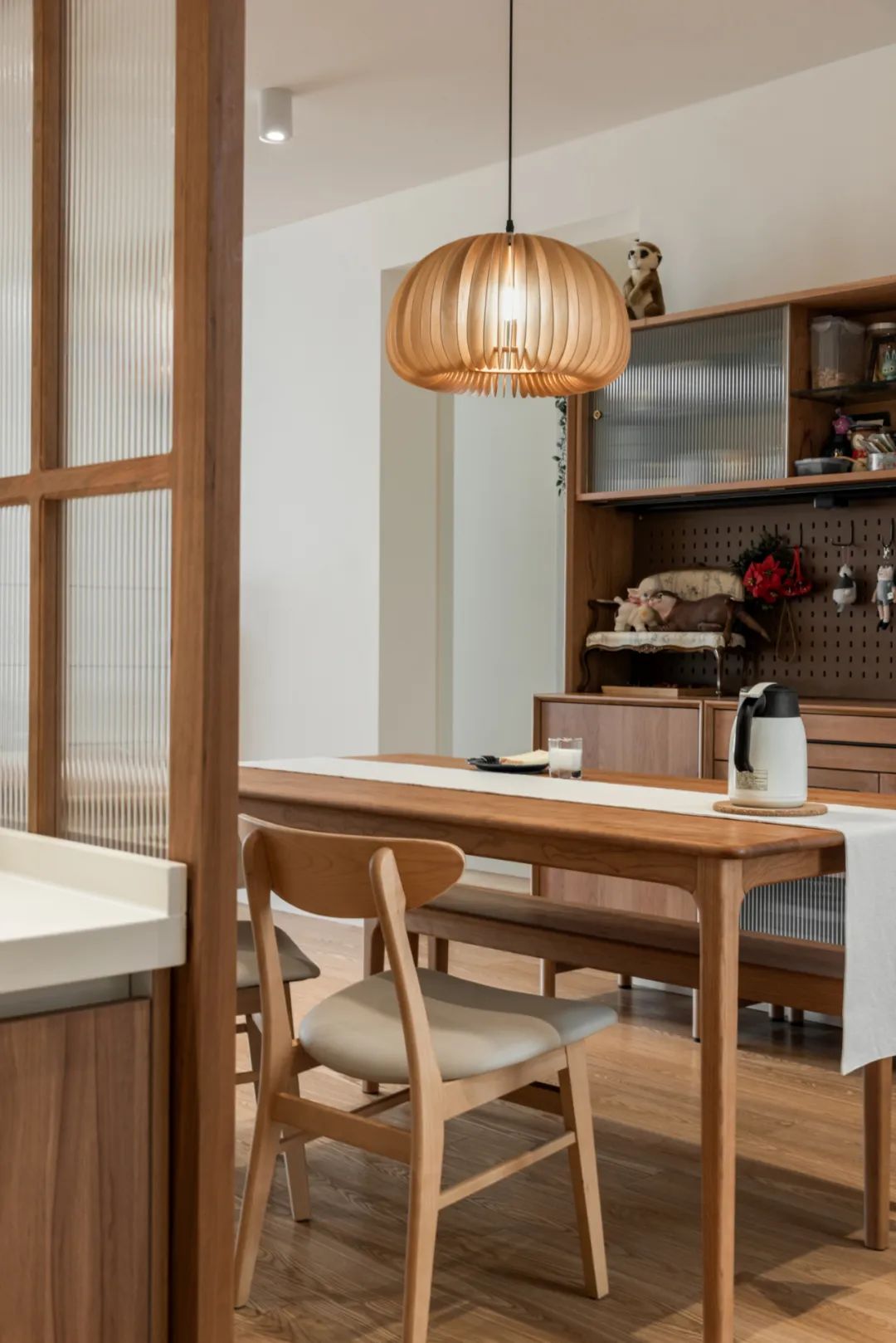 北京夫妻的120㎡新家火了，全屋刷大白墙，却有藏不住的高级感