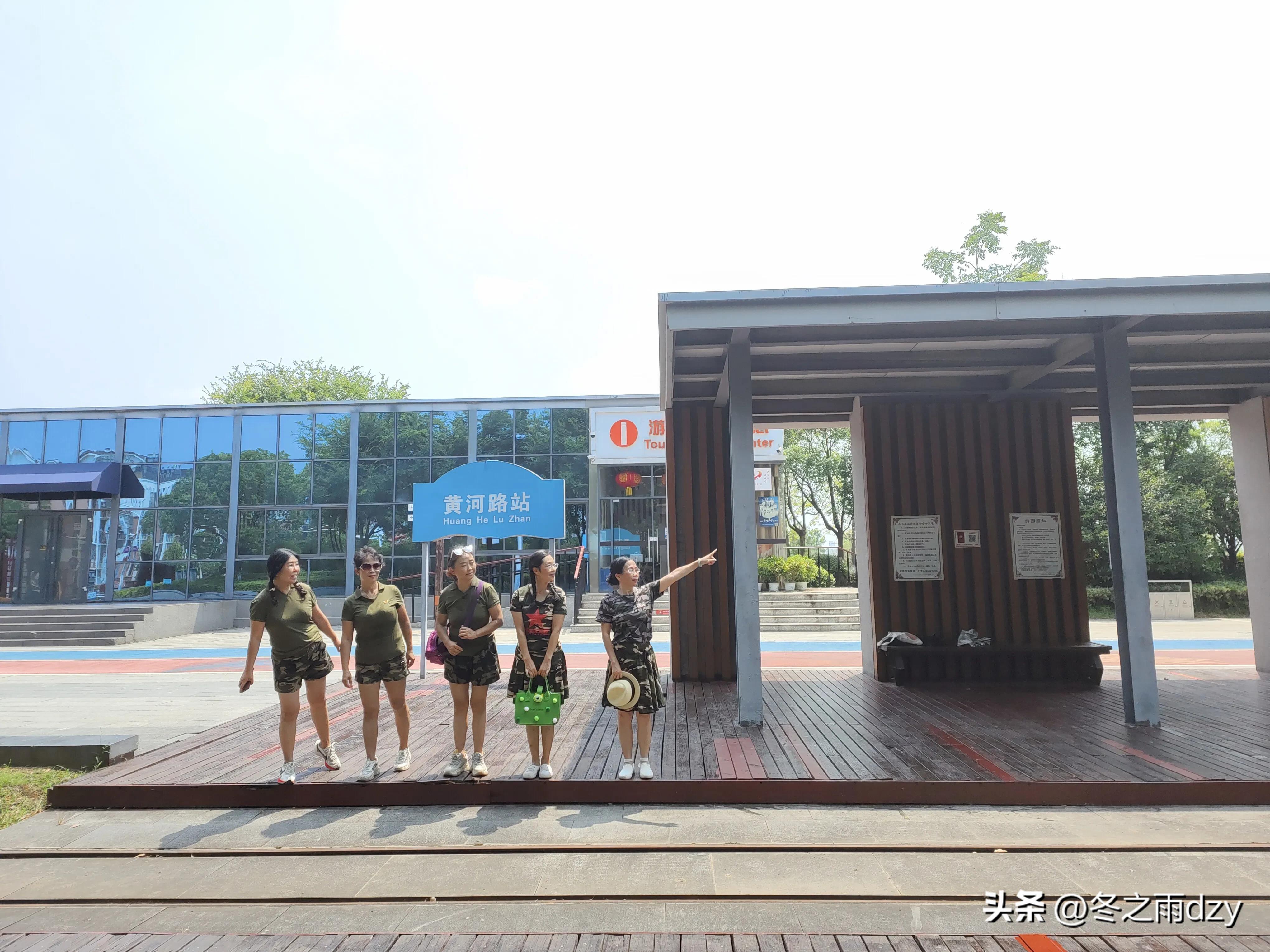 南昌舰主题园凤凰洲湿地公园,凤凰洲建军广场