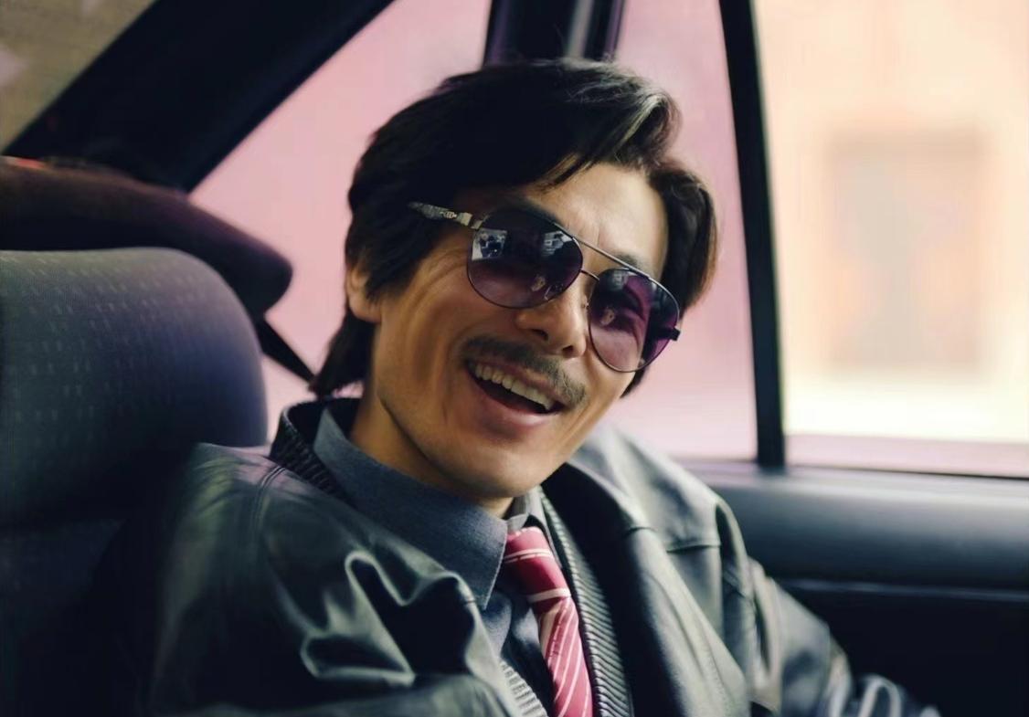 《后浪》补过头的朱老板扮演者，曾做过10年警察，用演技征服观众